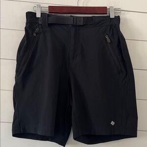 Columbia XS Omni-wick, integrated belt 8” Inseam Athletic Shorts. Zip pockets